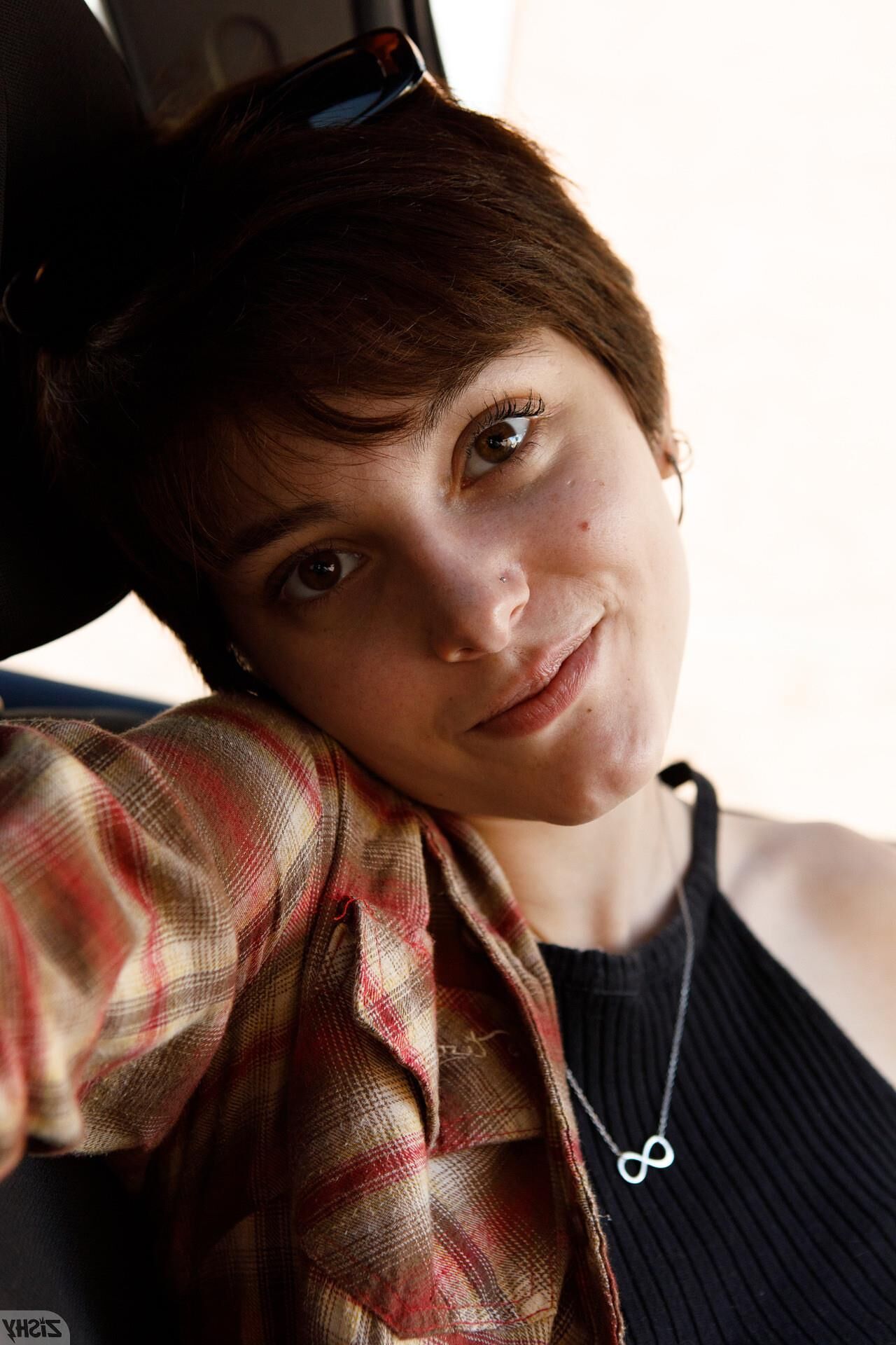 Miquela Dezza Nices voyages