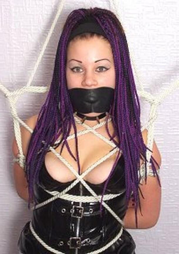 Nachtschatten -Bondage -Modell