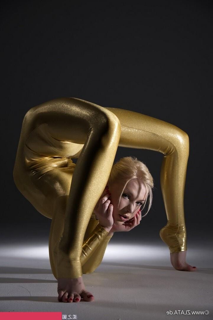 Zlat Golden Catsuit Гибкость