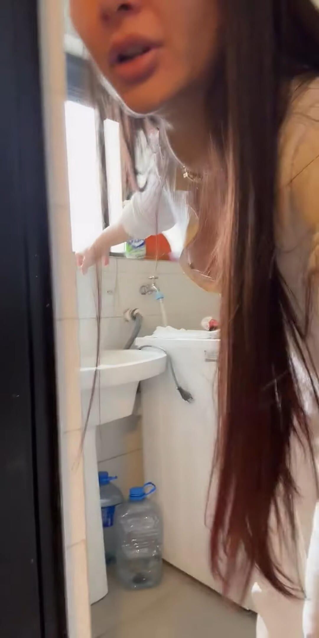Даунбейская азиатская девушка