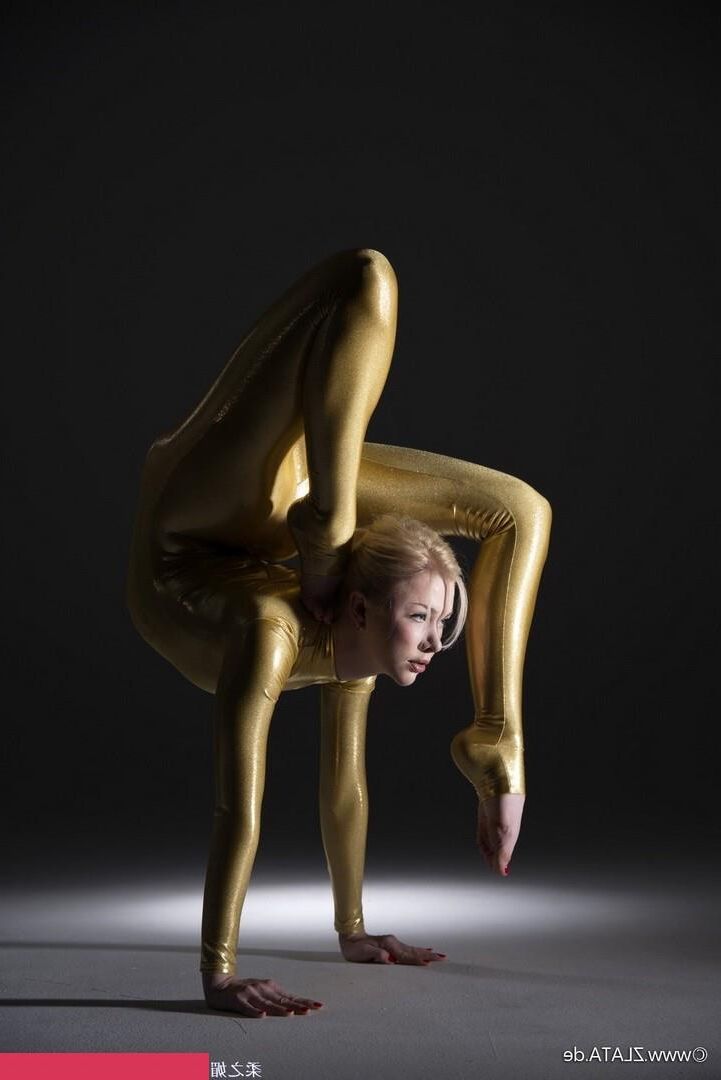 Zlat Golden Catsuit Гибкость