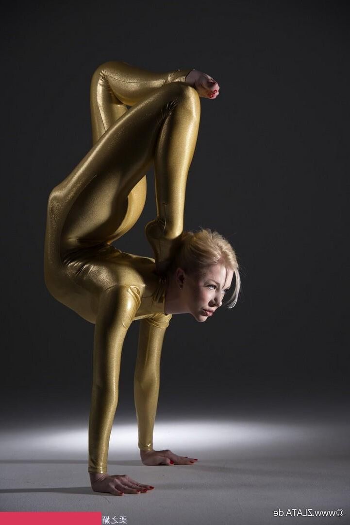 Zlat Golden Catsuit Гибкость