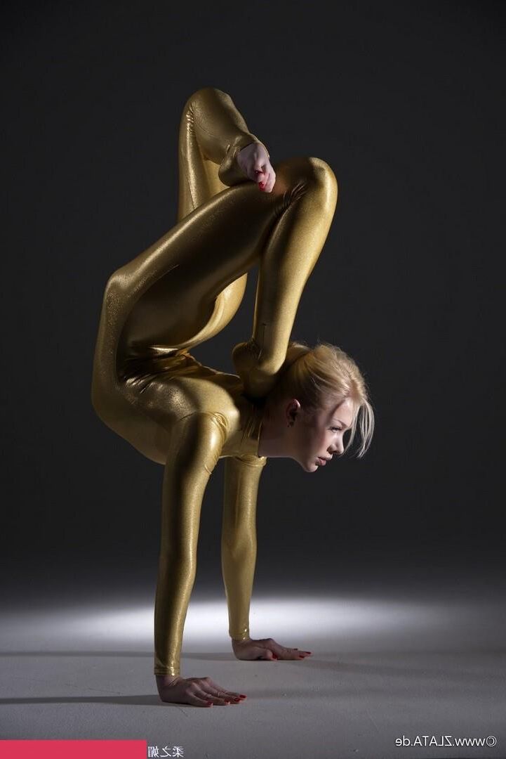 Zlat Golden Catsuit Гибкость