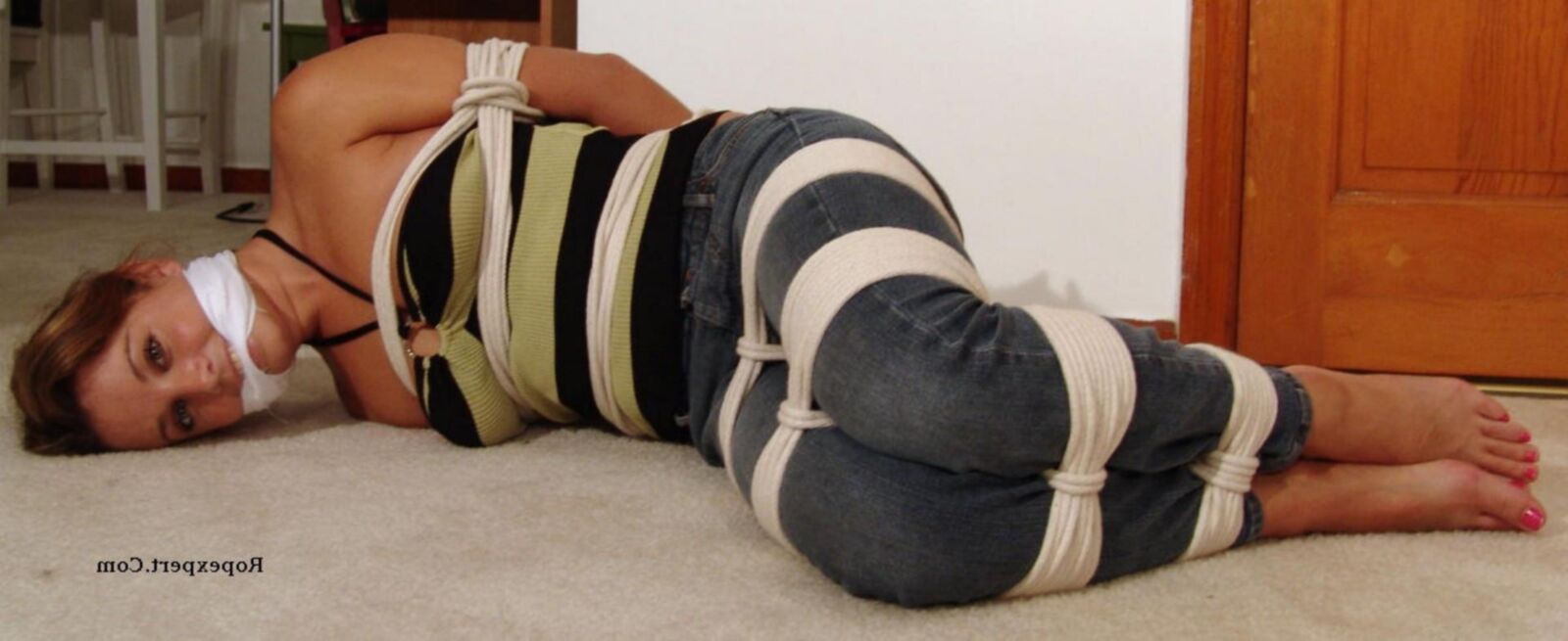 Nikki Lea Bondage -Modell