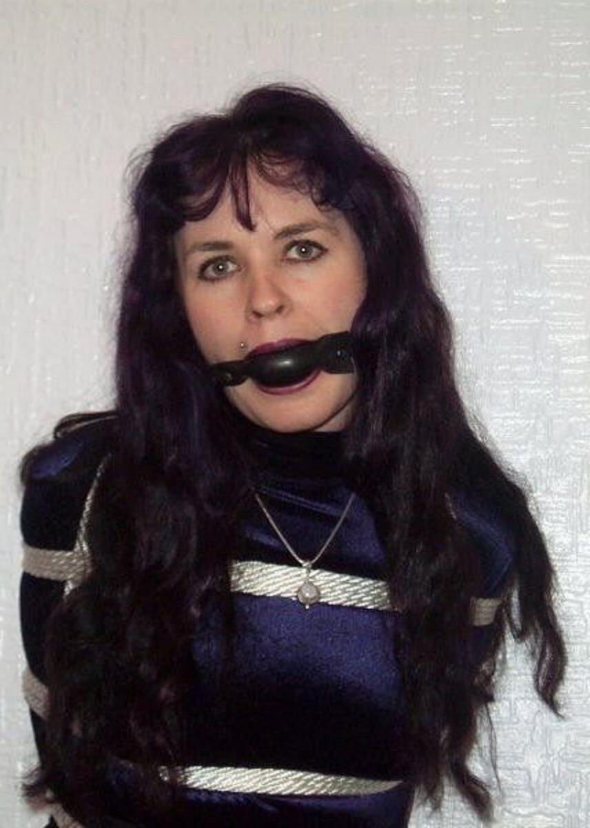 Nachtschatten -Bondage -Modell