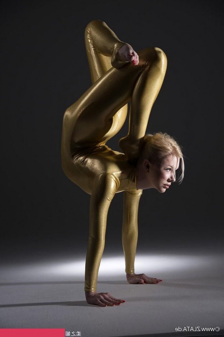 Zlat Golden Catsuit Гибкость