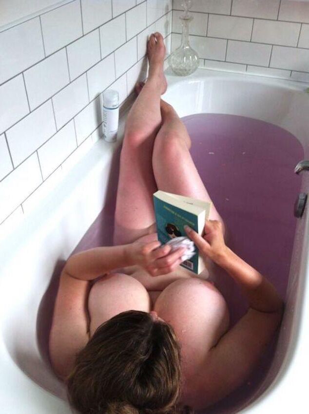 Женщина / (не знает)