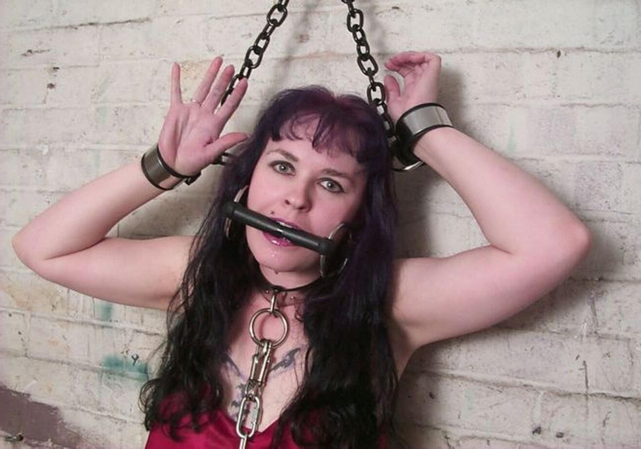 Nachtschatten -Bondage -Modell