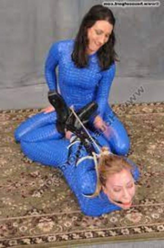 Nachtkaninchen -Bondage -Modell