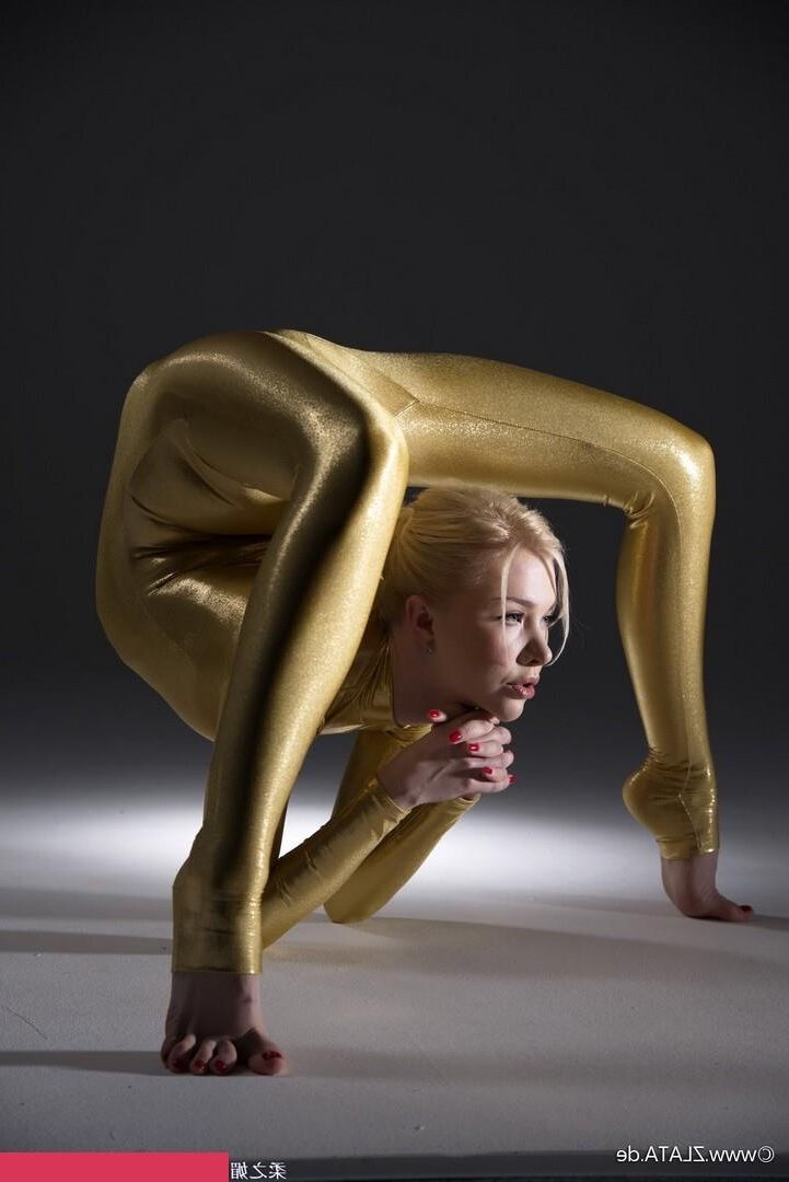 Zlat Golden Catsuit Гибкость