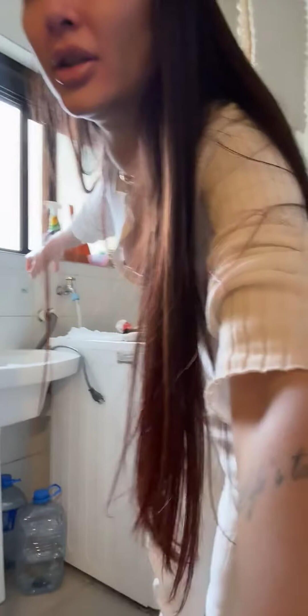 Даунбейская азиатская девушка