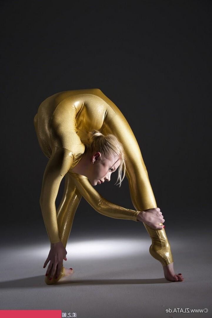 Zlat Golden Catsuit Гибкость