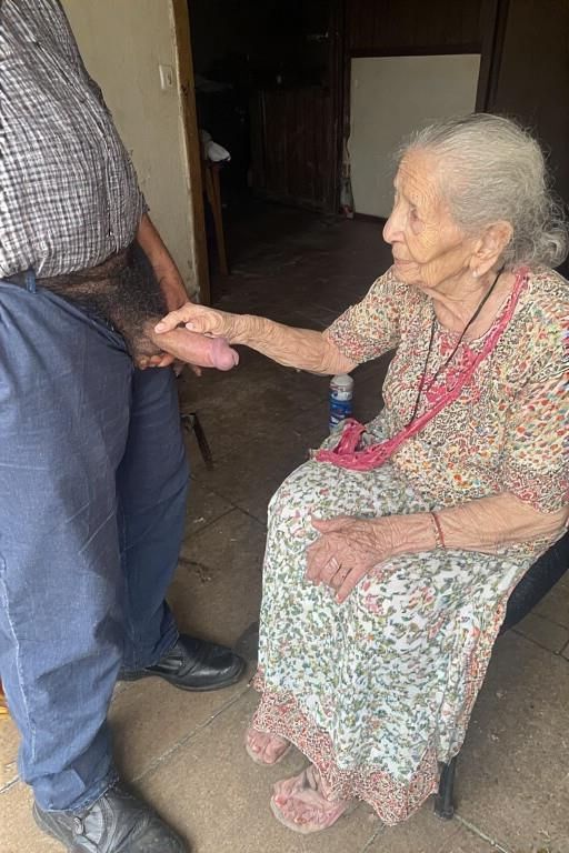 Abuelas y abuelos divirtiéndose