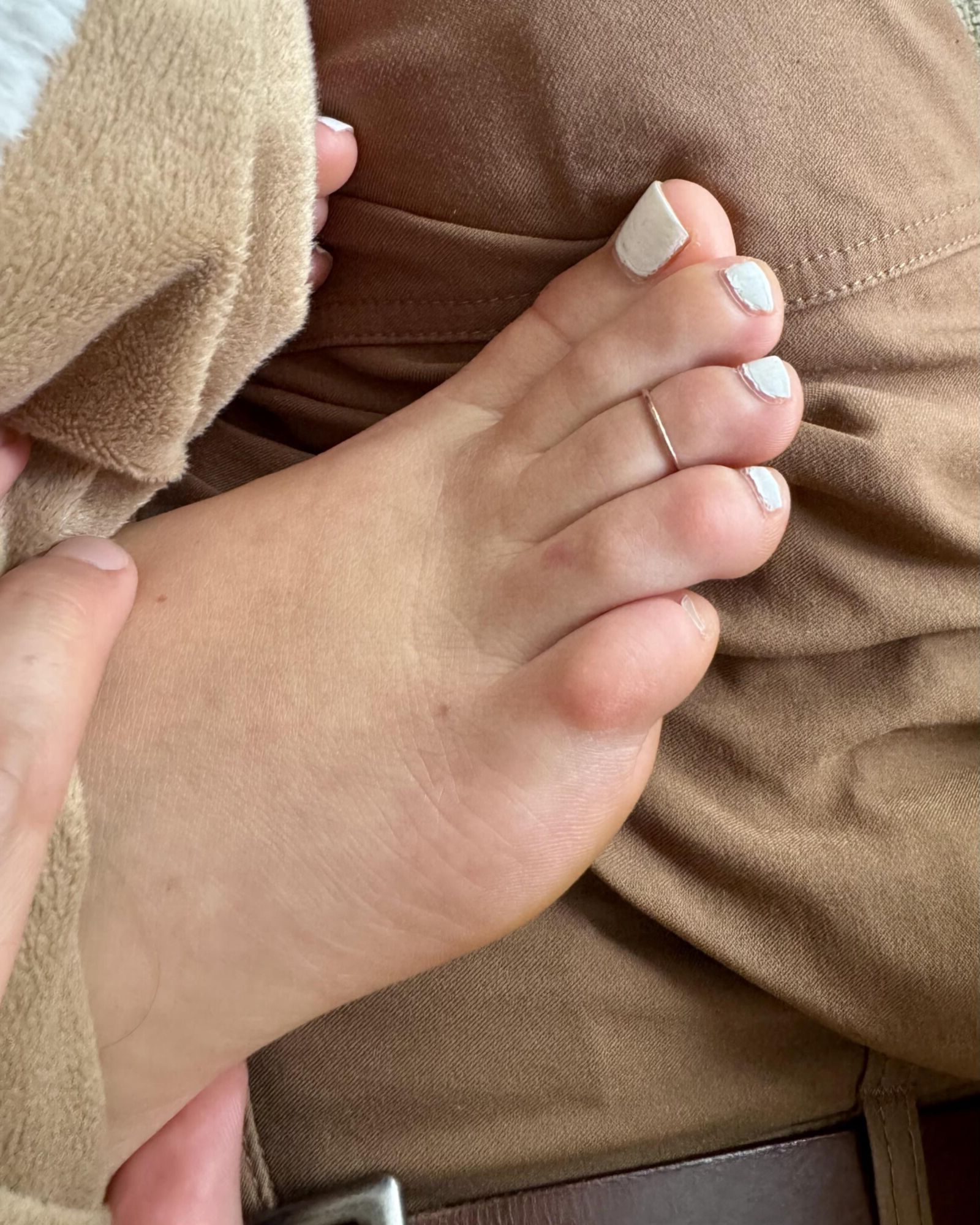 Wifes feet and toes for tribute and comment 
