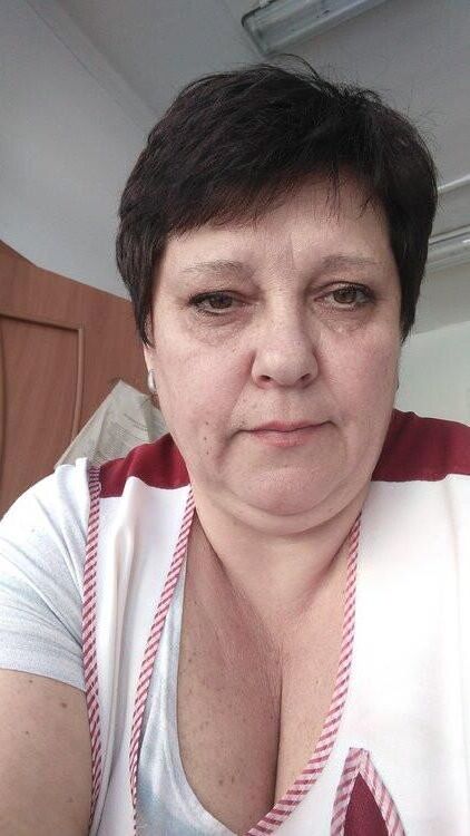 Help. Im addicted to granny cleavage 