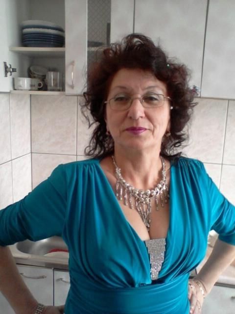 Help. Im addicted to granny cleavage 
