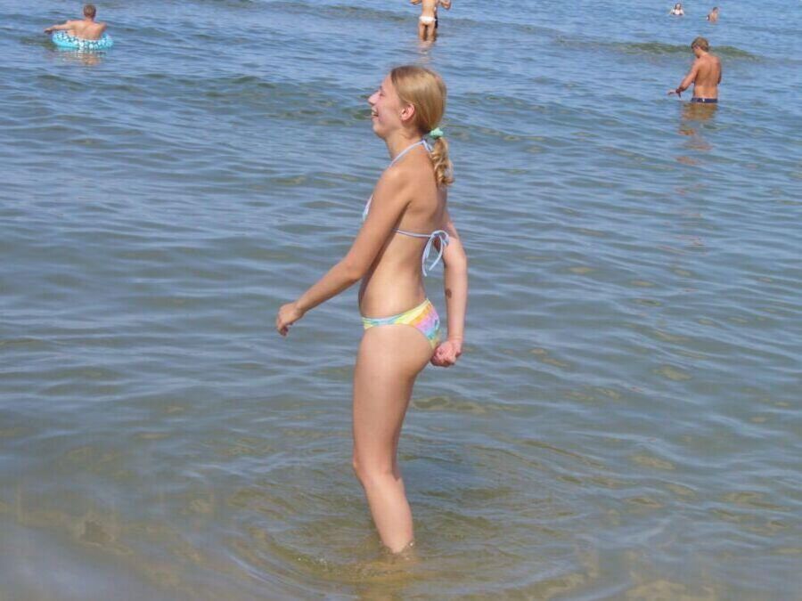 Skinny Polish Wiola in bikini