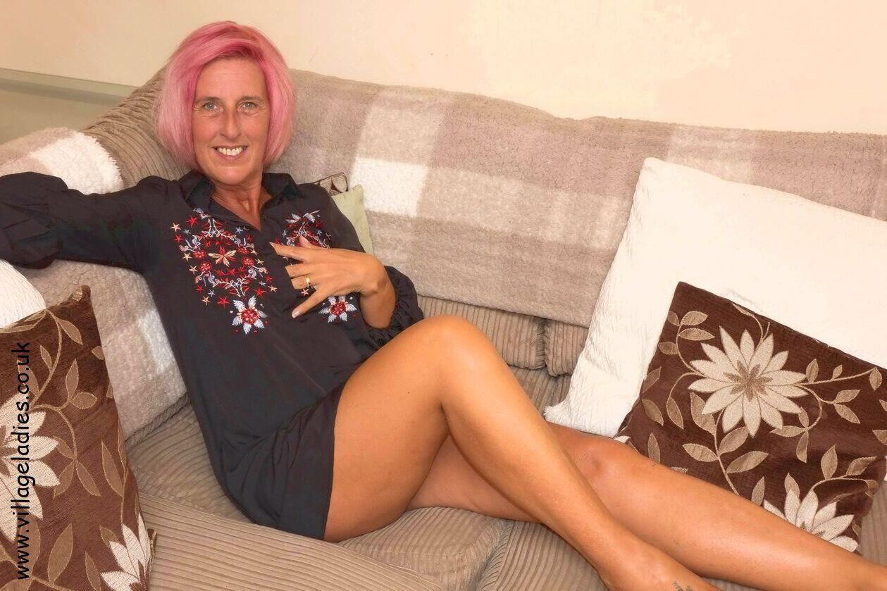 . Sanne Nice body on this plain looking mum