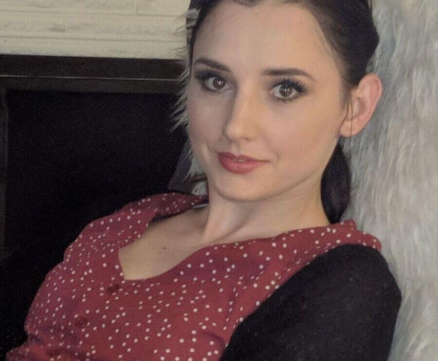 Eva caught nsked. Enjpy her small tits.