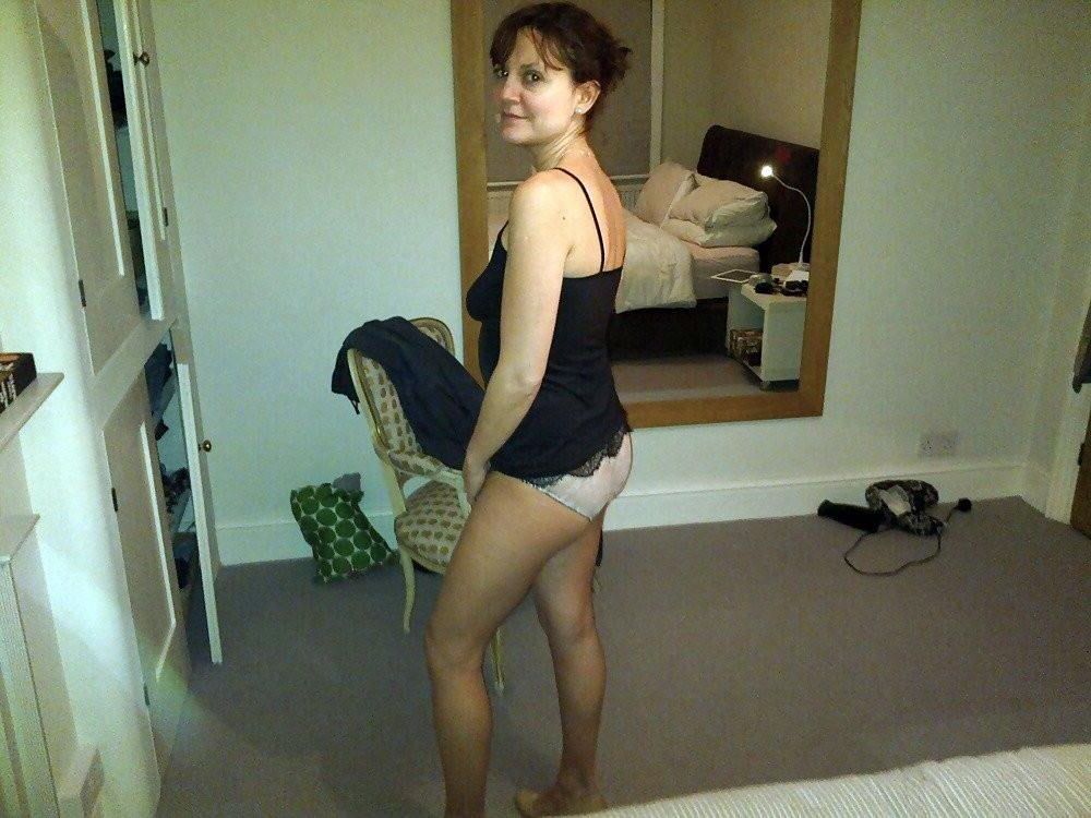 HIMMM C'EST UNE PERLE ... Bien Bandante Cette Jolie Petite Milf