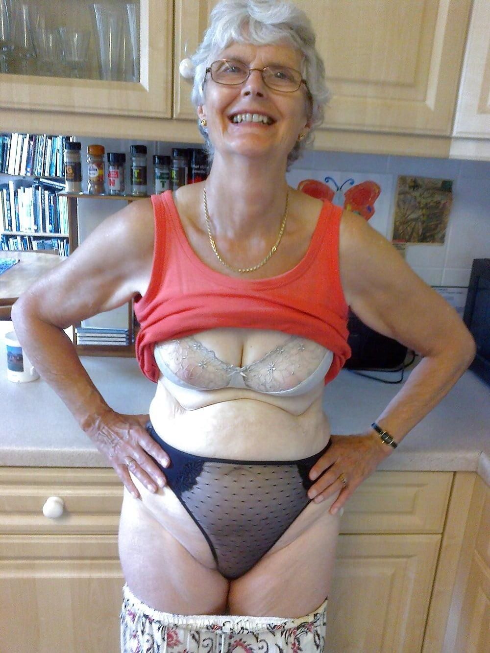 MATURE MILFS GRANNY 