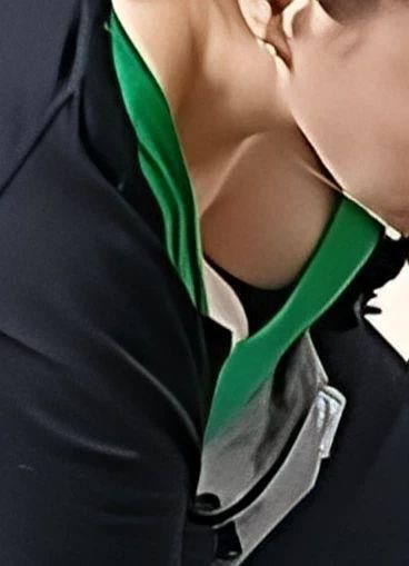 Milf cunt showing deep cleavage downblouse (enhanced)