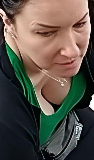 Milf cunt showing deep cleavage downblouse (enhanced)
