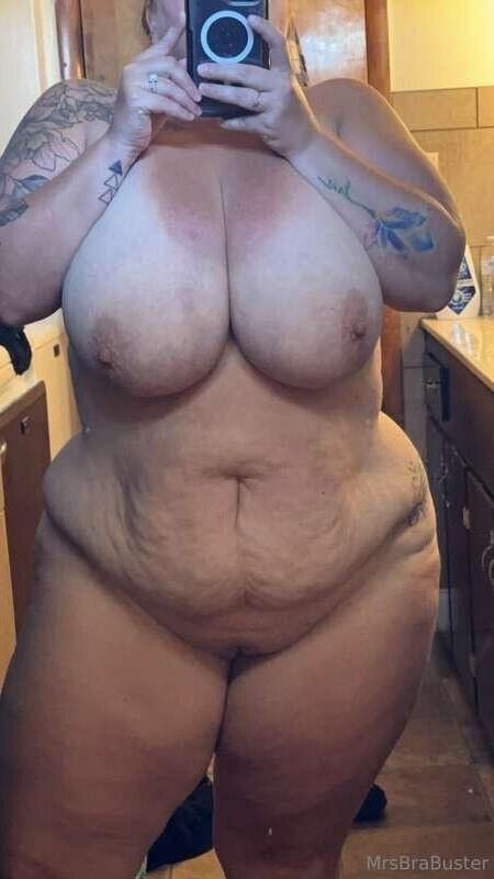 Hott and Sexy Big Beautiful Women Selfies