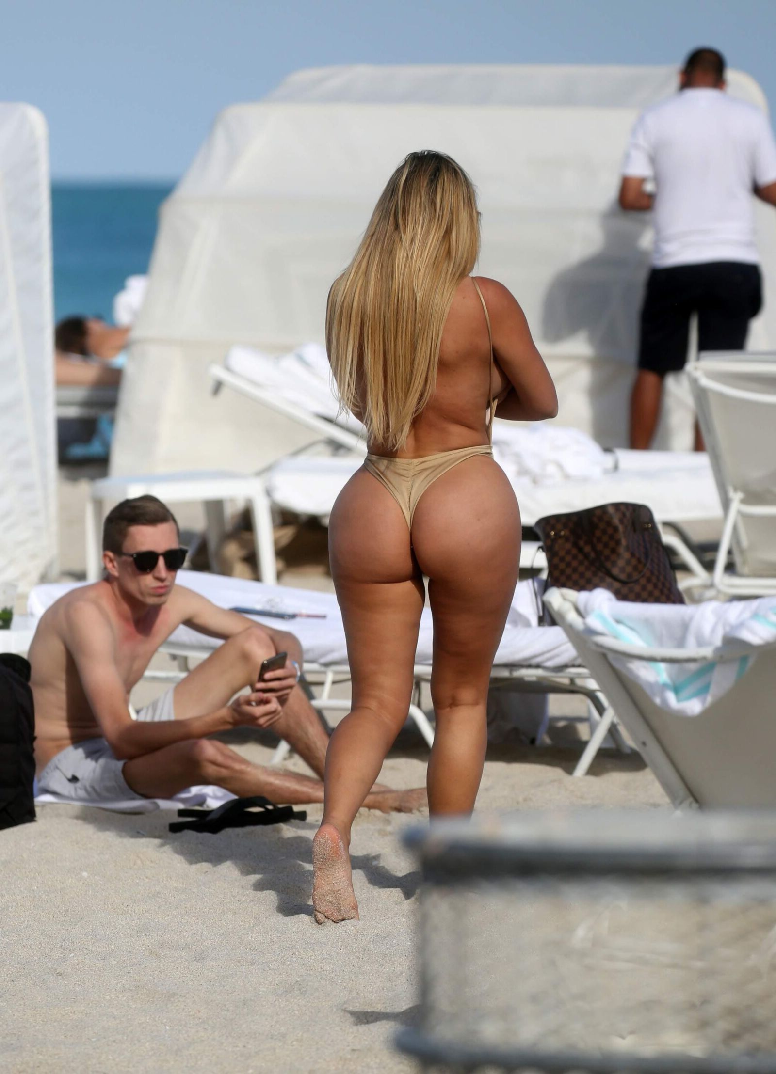 Big Sexy Butts in Tiny Bikinis