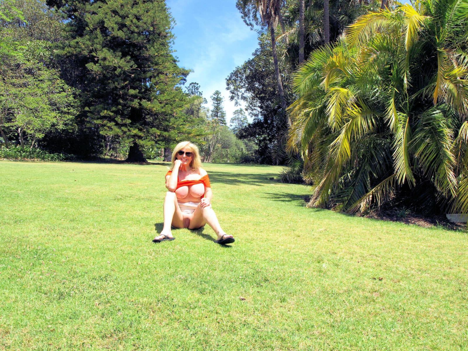 LUSCIOUS LADY DIANE goes WILD: BUSH, BEACH and PARKS!