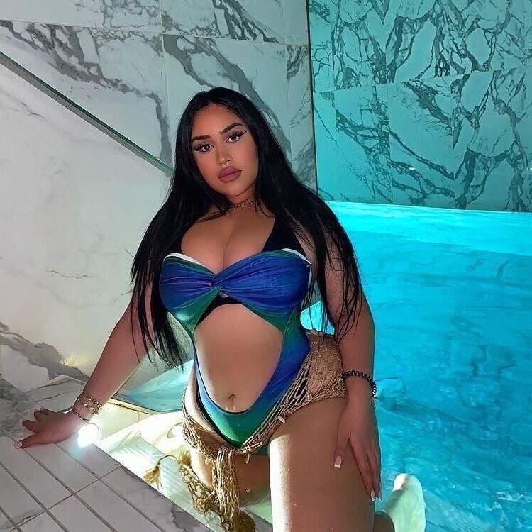 Bonne grosse beurette a salir sans honte (French Chubby Teen)