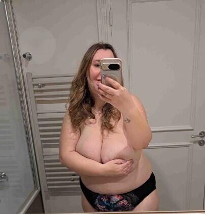 Hott and Sexy Big Beautiful Women Selfies