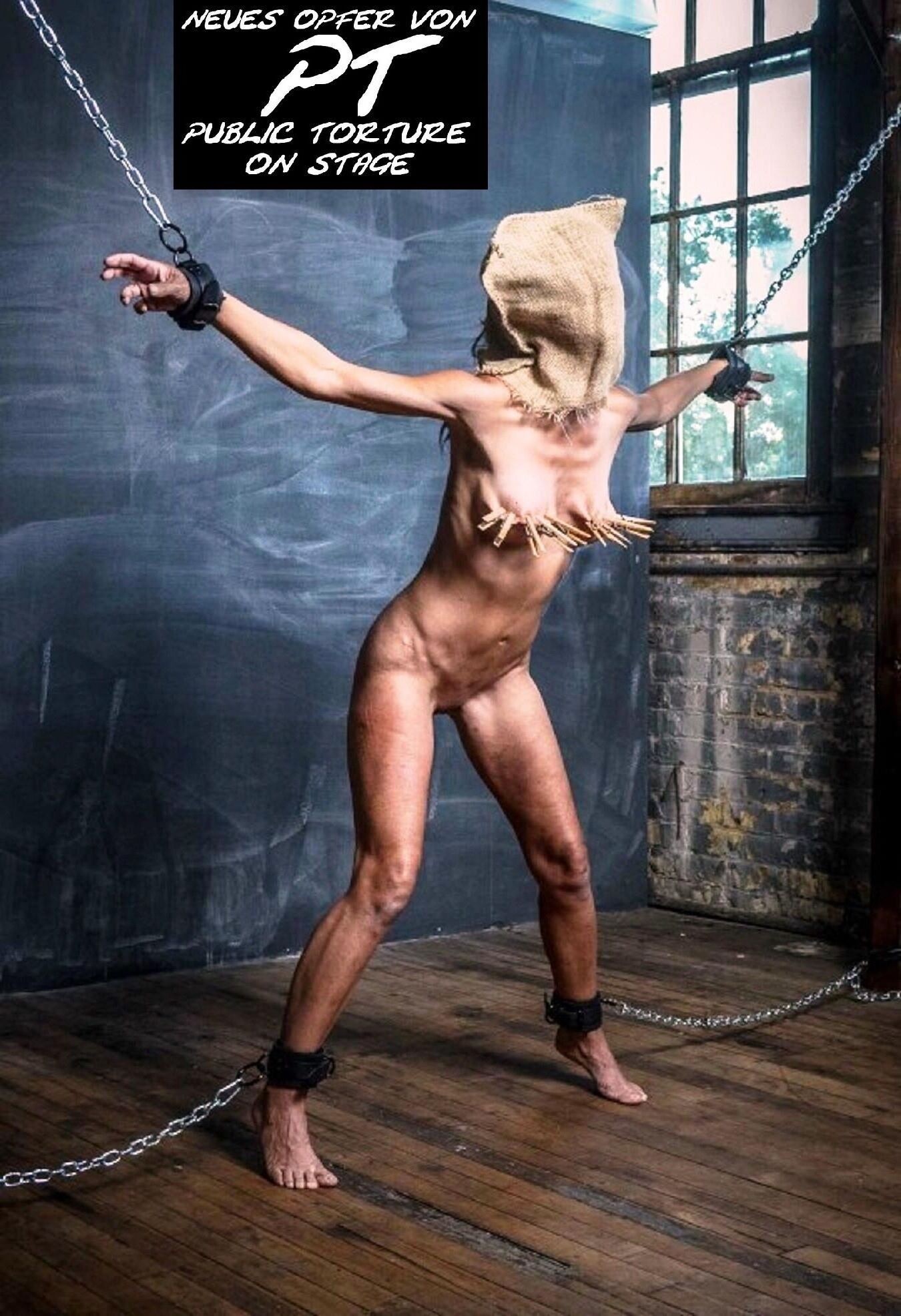 PT neue Opfer public torture on stage 