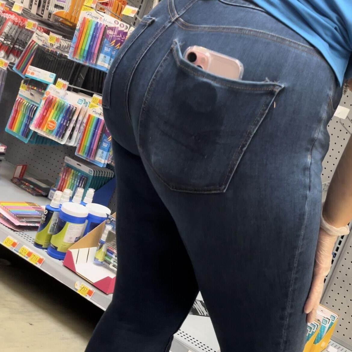 Candid Milf Big Booty in Jeans
