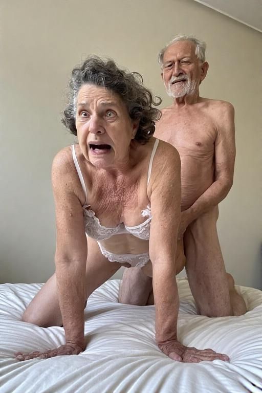 Abuelas y abuelos divirtiéndose