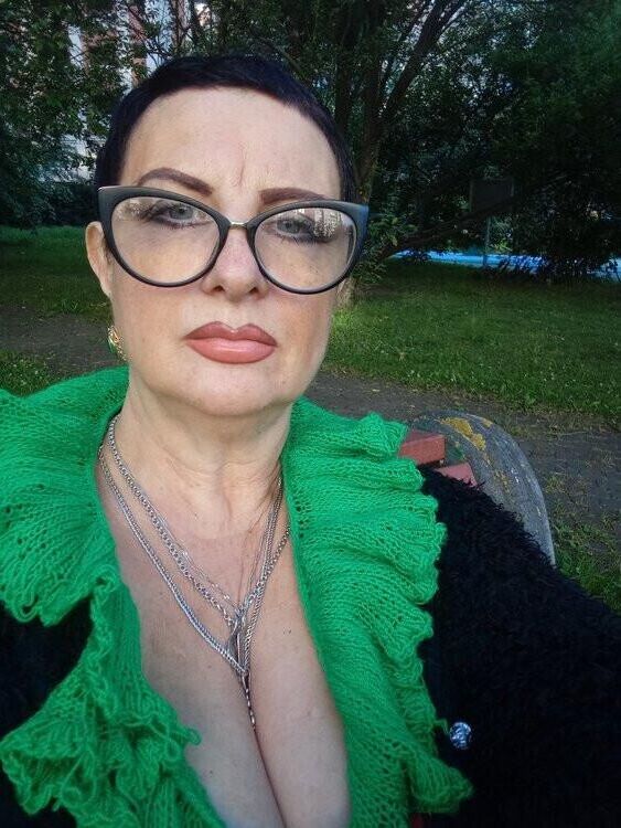 Big titted granny cleavage heaven 