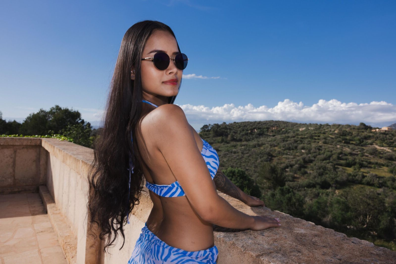 . Liloo gorgeous Oriental babe by the pool