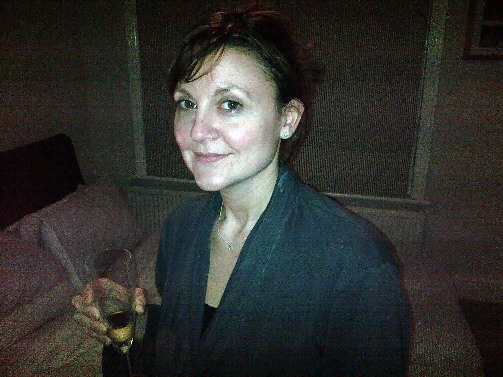 HIMMM C'EST UNE PERLE ... Bien Bandante Cette Jolie Petite Milf