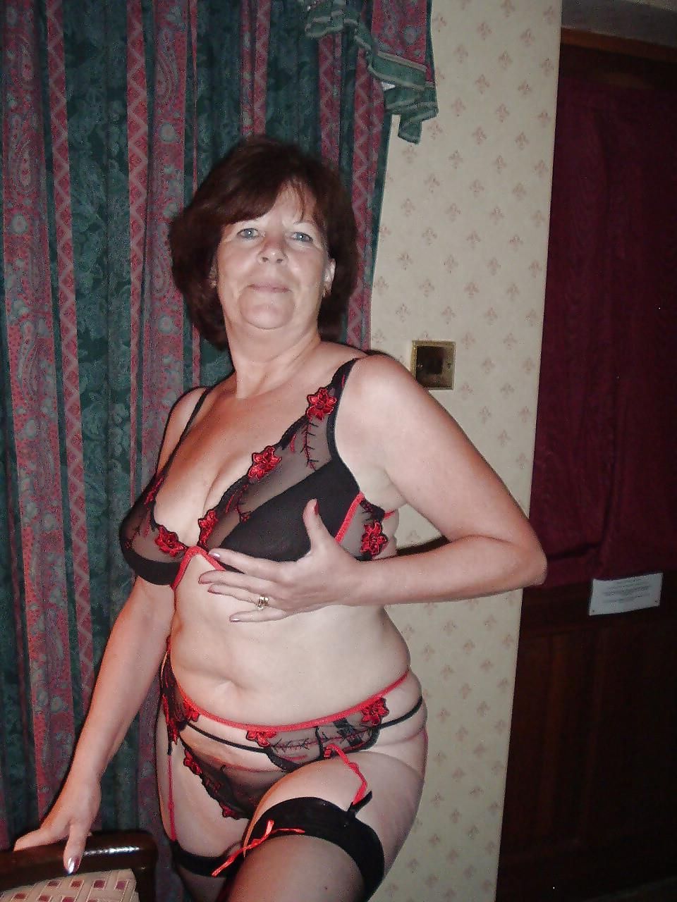 MATURE MILFS GRANNY 