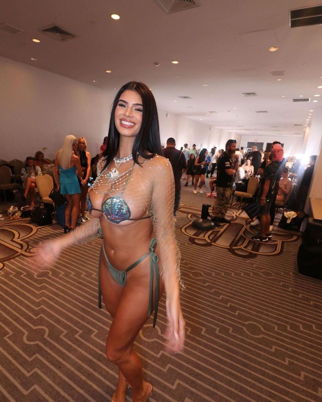 Lucciana Beynon Model with Big Ass and Boobs