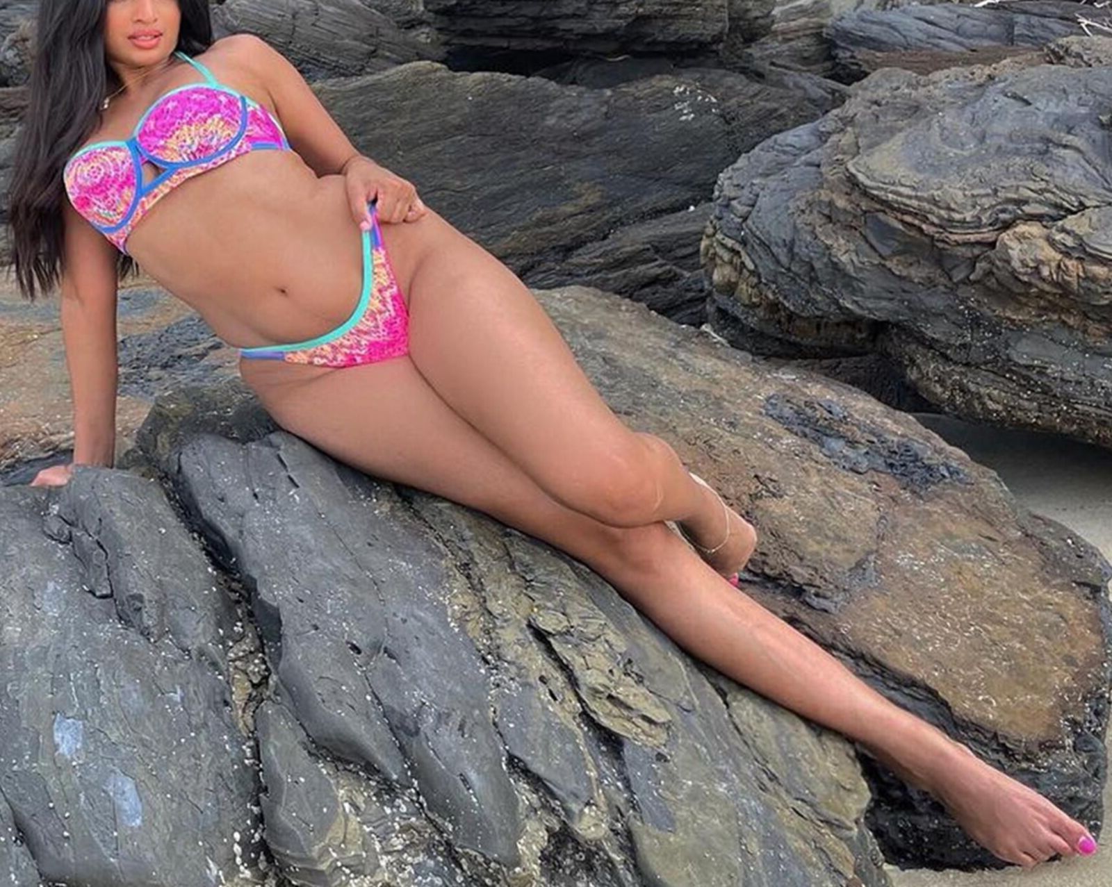 Sexy Legs and yummy Hot thick thighs
