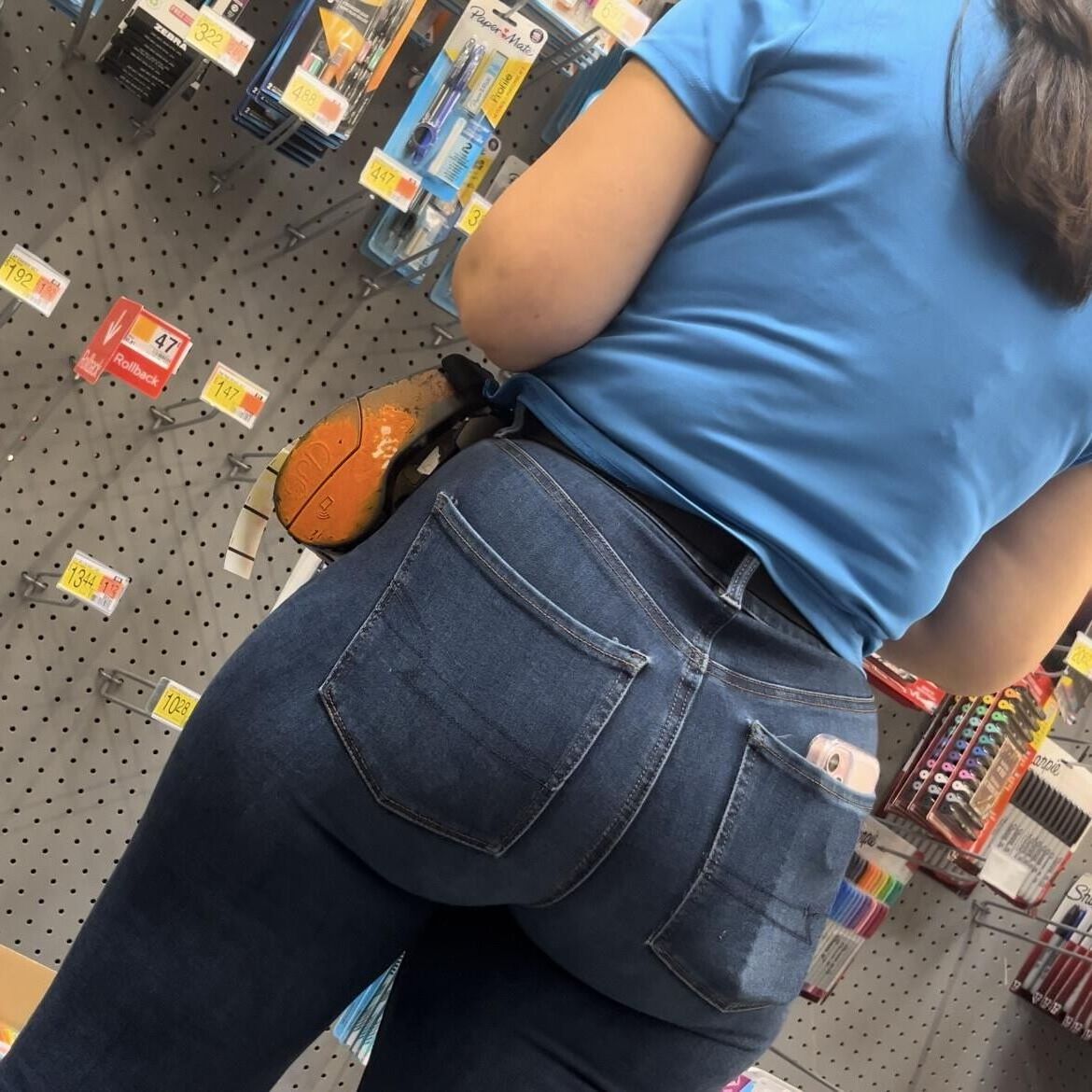 Candid Milf Big Booty in Jeans