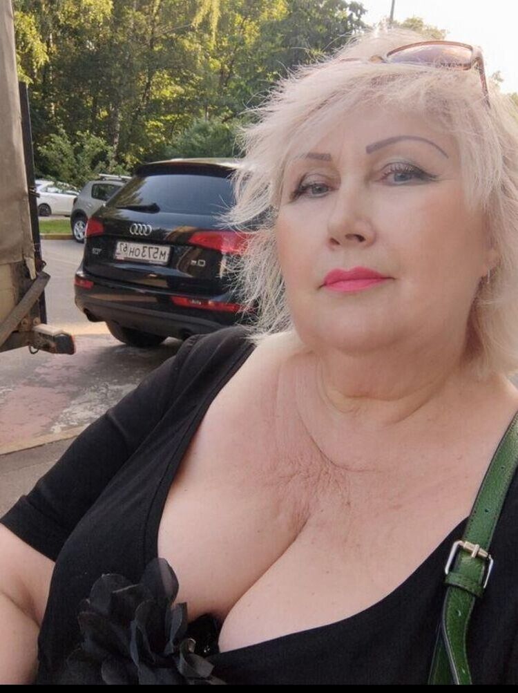 Big titted granny cleavage heaven 