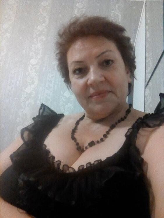 Big titted granny cleavage heaven 