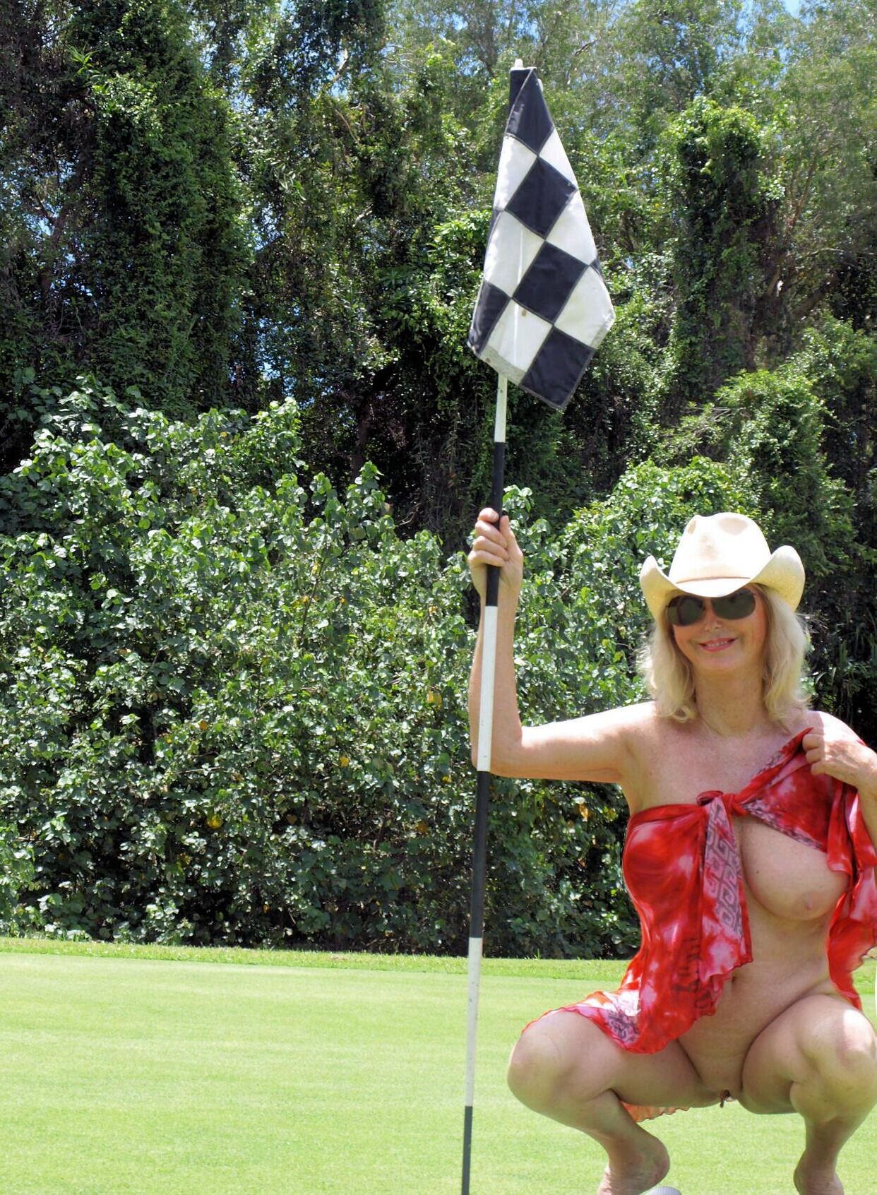 SIMPLY NUDE and BARE: our DELICIOUS LADY DIANE in the FLESH!