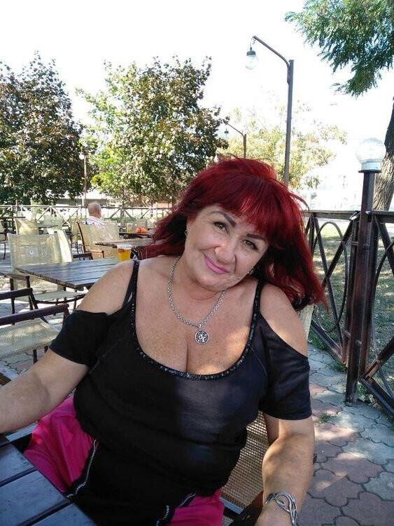 Help. Im addicted to granny cleavage 