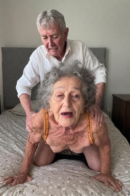 Abuelas y abuelos divirtiéndose