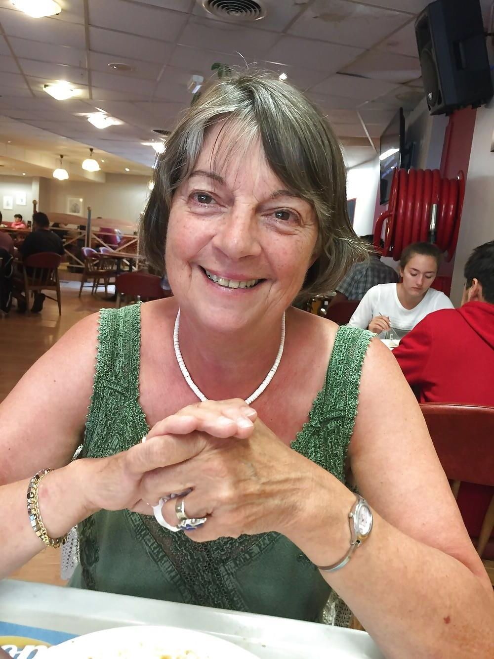 MATURE MILFS GRANNY 