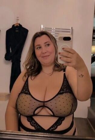 Hott and Sexy Big Beautiful Women Selfies