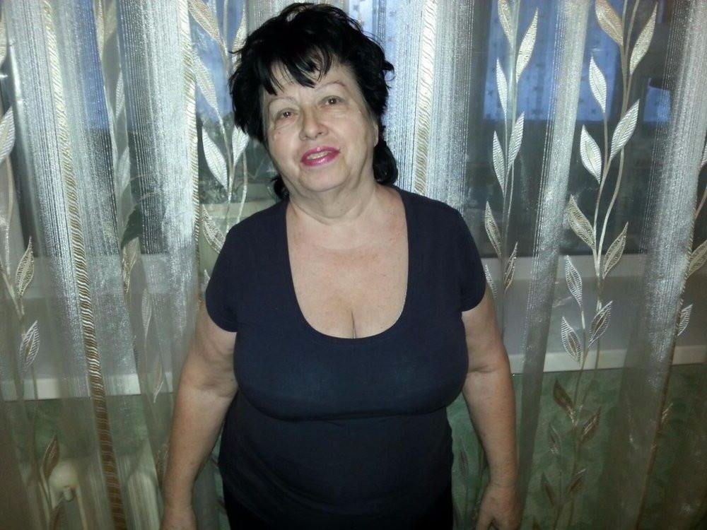 Big titted granny cleavage heaven 